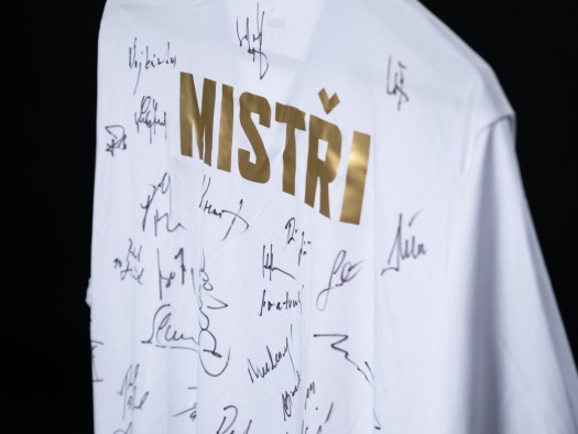 Dres FC Baník s podpisy hráčů